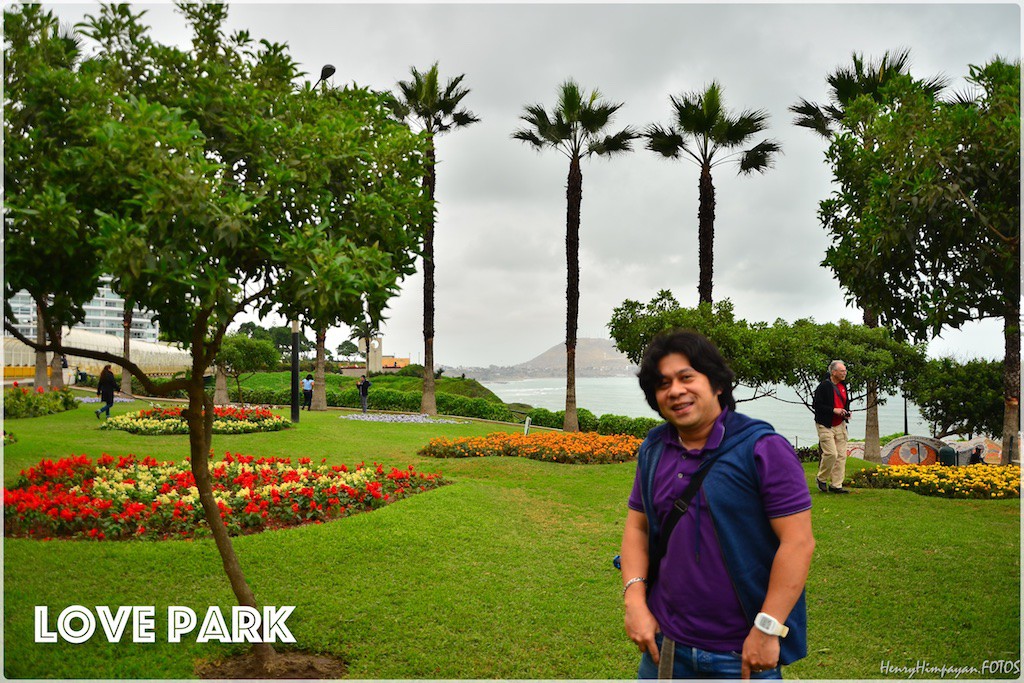 my pose at the Love Park in Miraflores