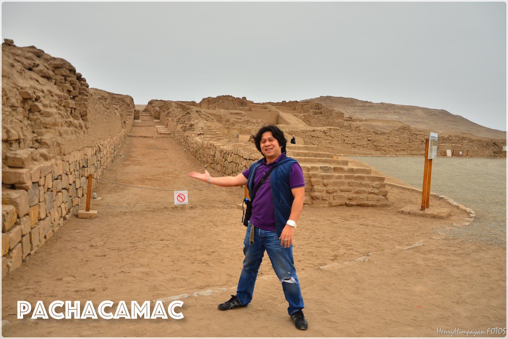 my pose at Calle Norte-Sur, do i look like an Inca now?