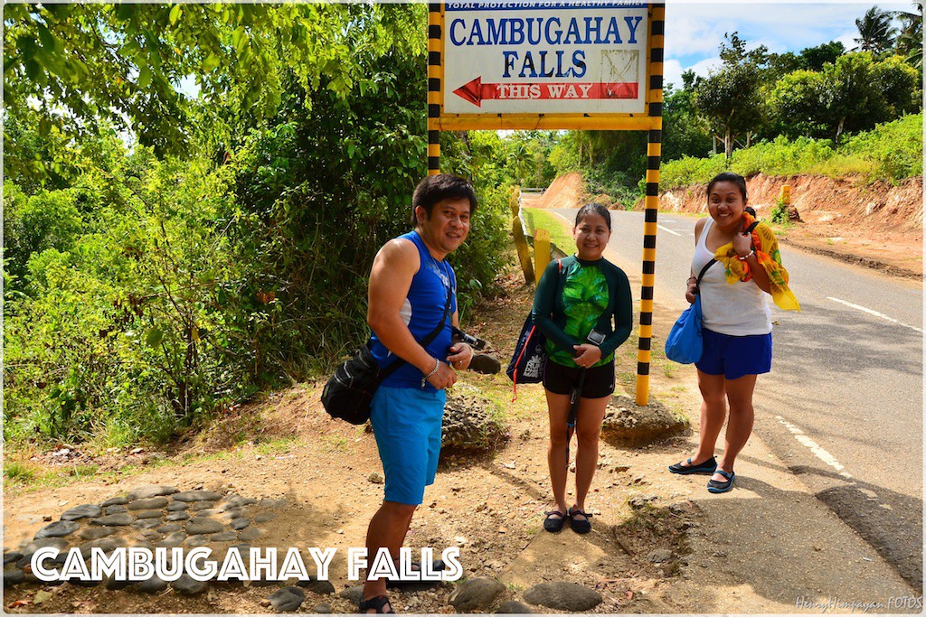 at the entrance of Cambugahay Falls