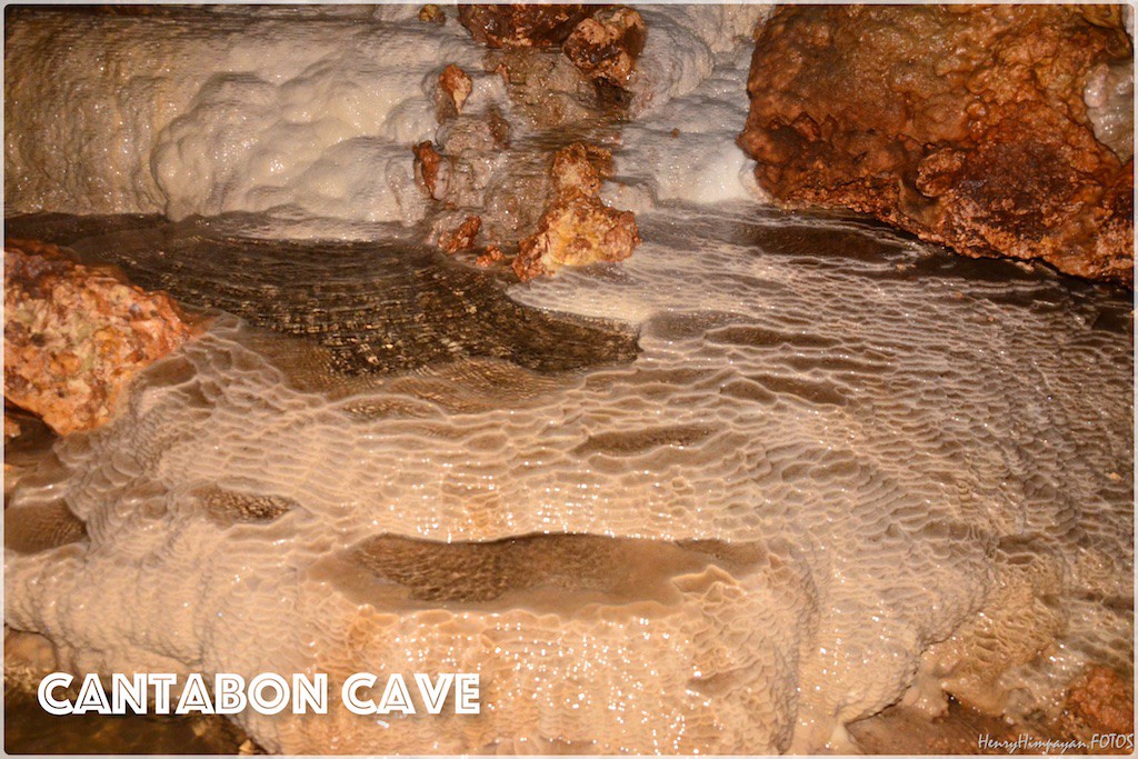 inside Cantabon Cave, a terraces-like formations
