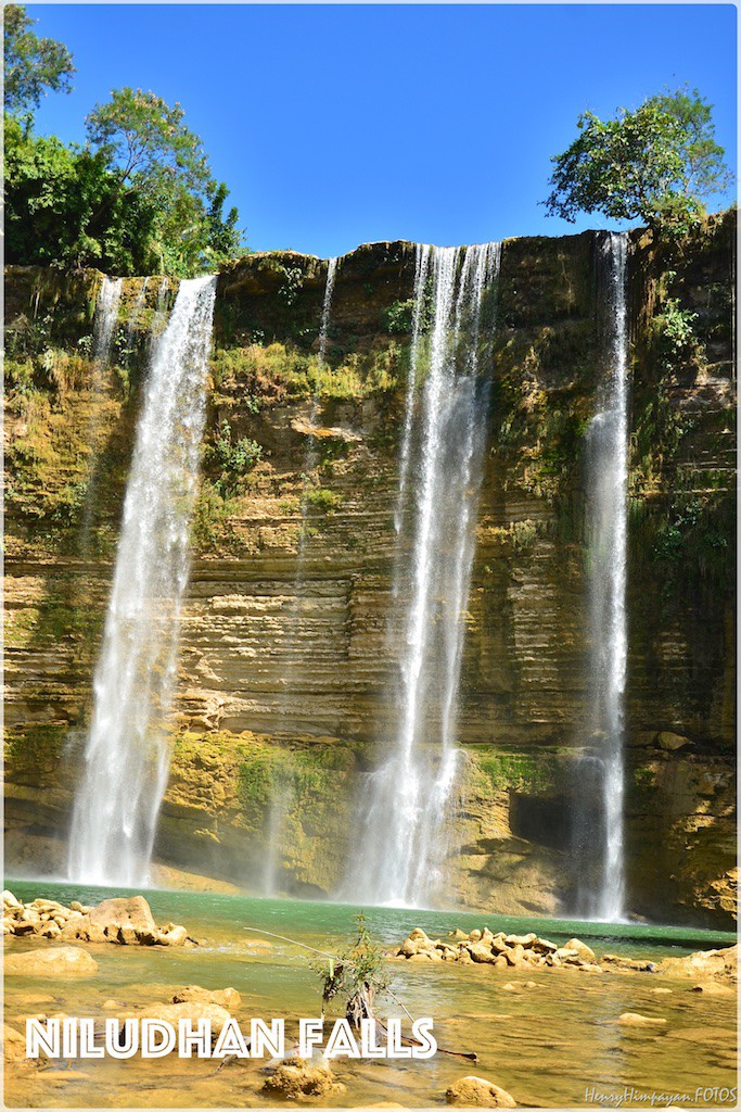 the stunning Niludhan Falls