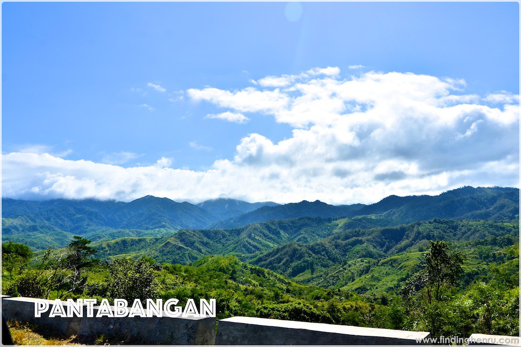 the mountain views along the road in Pantabangan